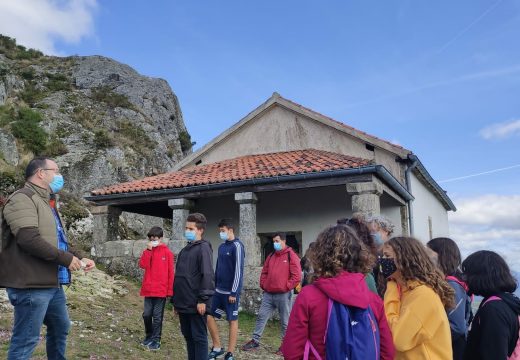Preto de 200 persoas asistiron ao programa de visitas xeolóxicas ao Pico Sacro